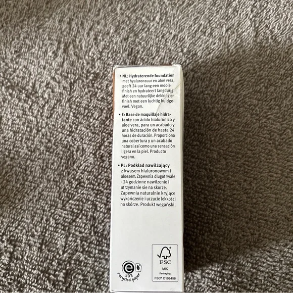 Essence Pretty Natural Hydrating Foundation “260 Warm Nutmeg” 1oz - Picture 4 of 5